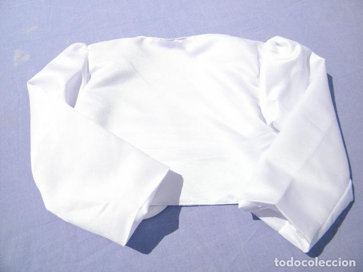 Vestidos Muñecas Españolas: Chaqueta de gala blanca de raso, para muñeca niña o reborn - Foto 3 - 253574860