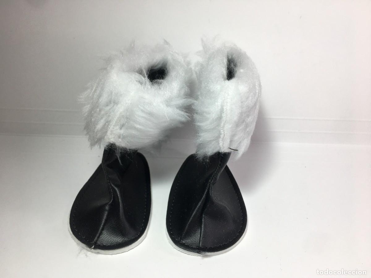 Vestidos mu&ntilde;ecas espa&ntilde;olas: BOTAS NEGRAS Y PELO BLANCO PARA MU&Ntilde;ECA - Foto 1