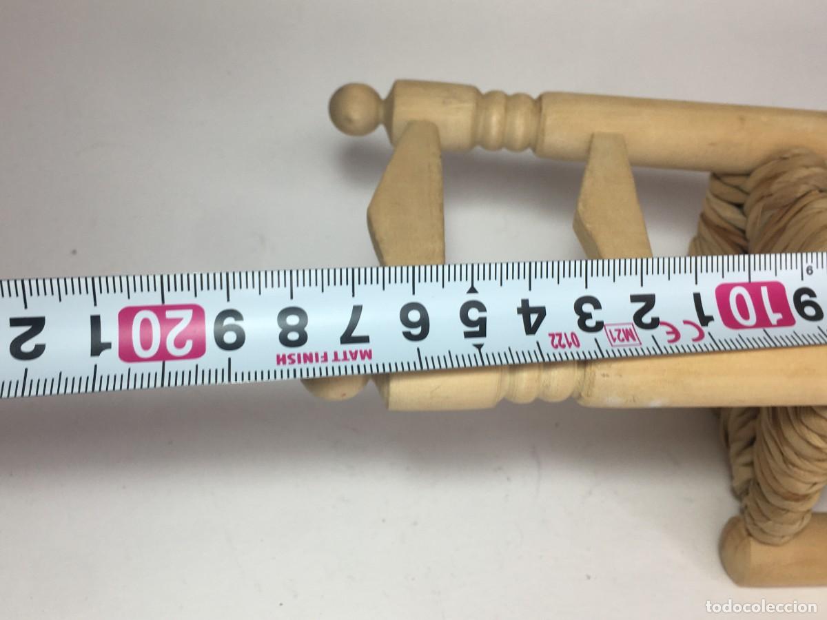 Vestidos mu&ntilde;ecas espa&ntilde;olas: SILLA PARA MU&Ntilde;ECAS DE MADERA Y ENEA - Foto 2