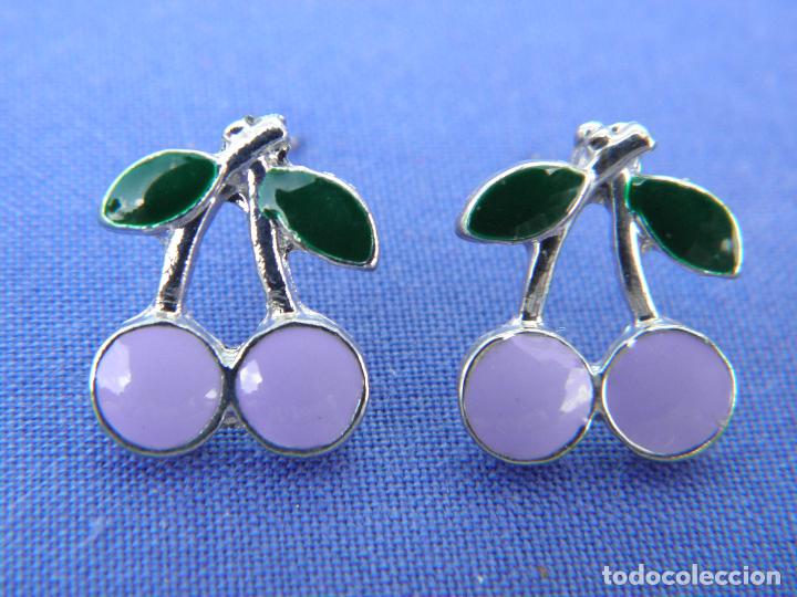 Vestidos mu&ntilde;ecas espa&ntilde;olas: Pendientes en forma de cerezas moradas para mu&ntilde;ecas - Foto 1