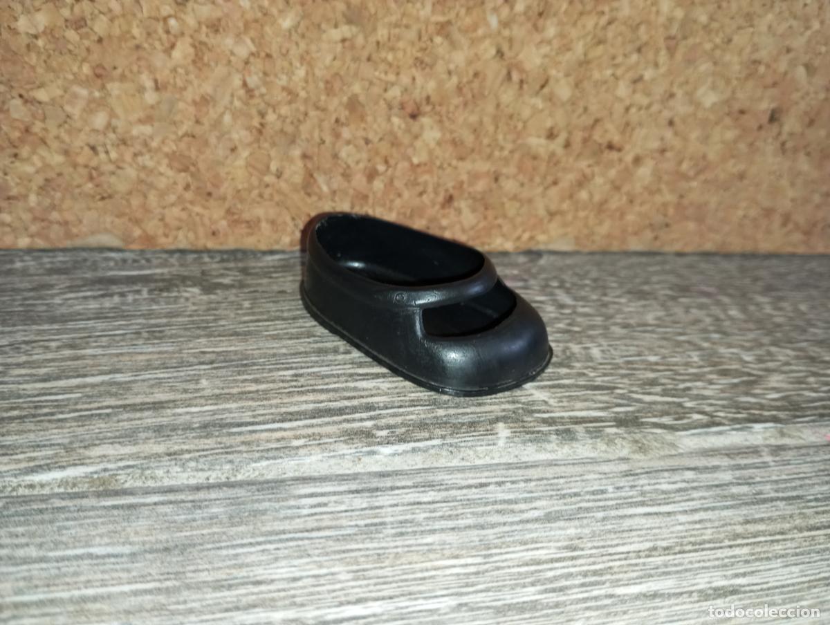 Vestidos mu&ntilde;ecas espa&ntilde;olas: Zapato de mu&ntilde;eca Lesly - Foto 2