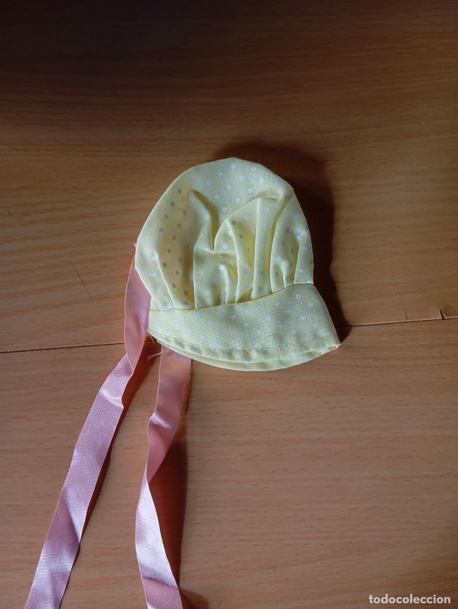 Vestidos mu&ntilde;ecas espa&ntilde;olas: Gorrito para mu&ntilde;eca. - Foto 1