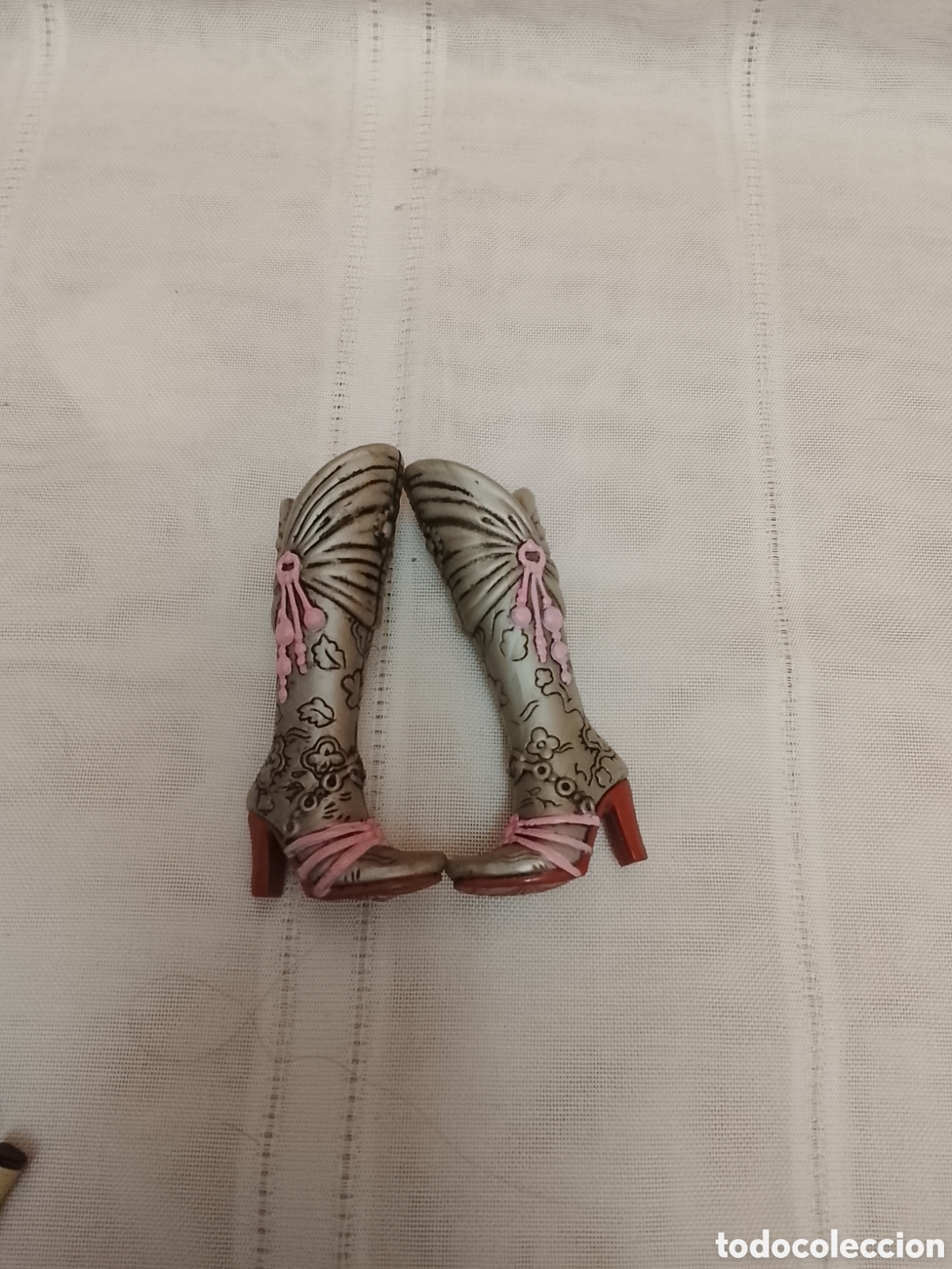 Vestidos mu&ntilde;ecas espa&ntilde;olas: Botas de la mu&ntilde;eca Bratz ,tal cual - Foto 1