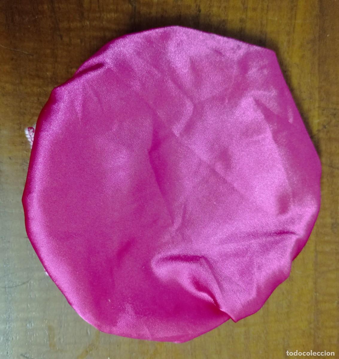 Vestidos mu&ntilde;ecas espa&ntilde;olas: GORRO PARA MU&Ntilde;ECA, ROSA CON LAZO. - Foto 3