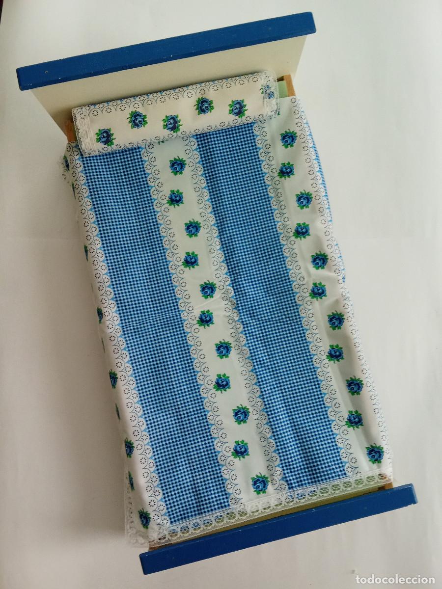 Vestidos Mu&ntilde;ecas Espa&ntilde;olas: Cama madera desmontable a&ntilde;os 70 v&aacute;lida para Nancy sin uso