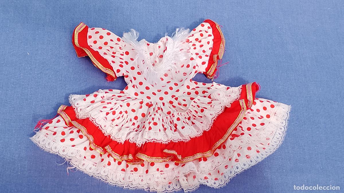 Vestidos Mu&ntilde;ecas Espa&ntilde;olas: Antiguo vestido de sevillana para mu&ntilde;ecas, blanco lunares rojos