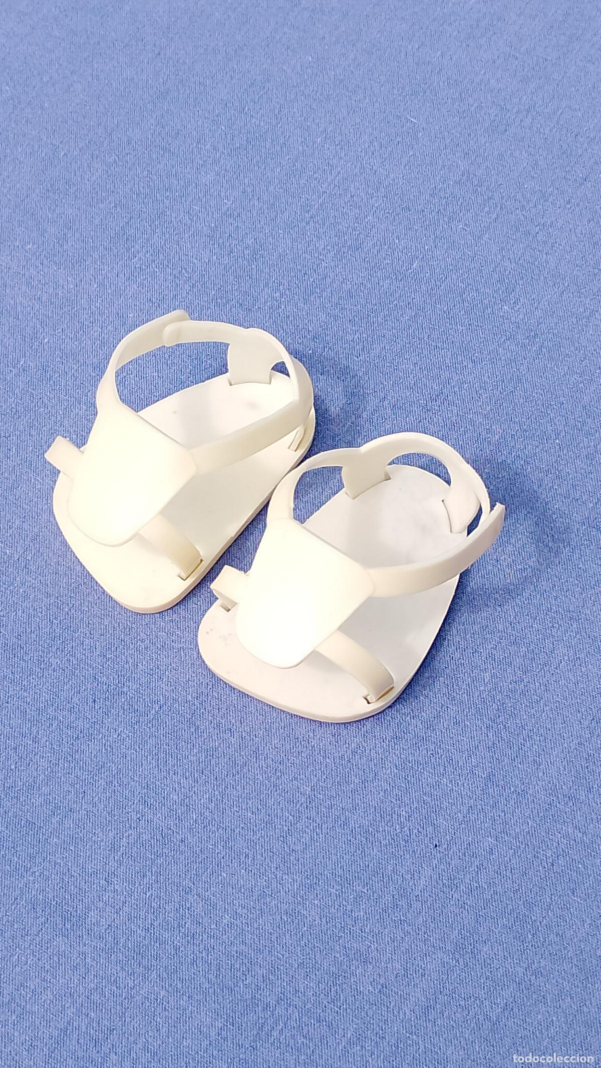 Vestidos Mu&ntilde;ecas Espa&ntilde;olas: Antiguas sandalias blancas para mu&ntilde;ecas de Novo Gama, de los a&ntilde;os 60
