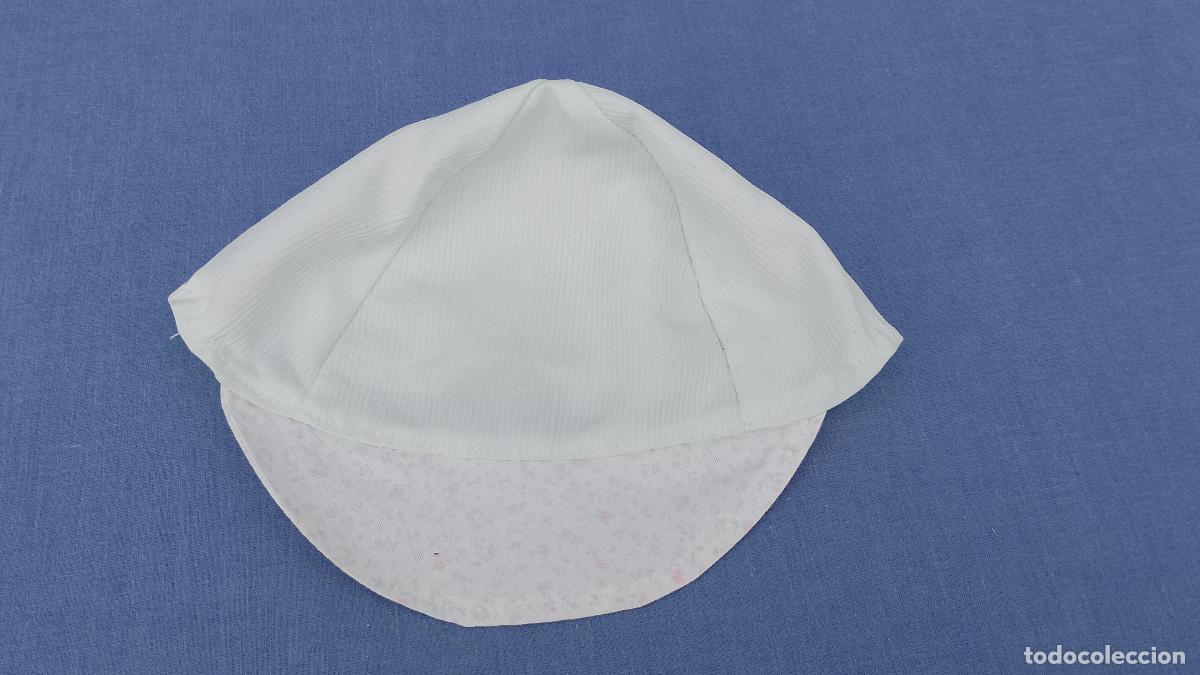 Vestidos Mu&ntilde;ecas Espa&ntilde;olas: Antigua gorra con visera para mu&ntilde;eca beb&eacute; o reborn