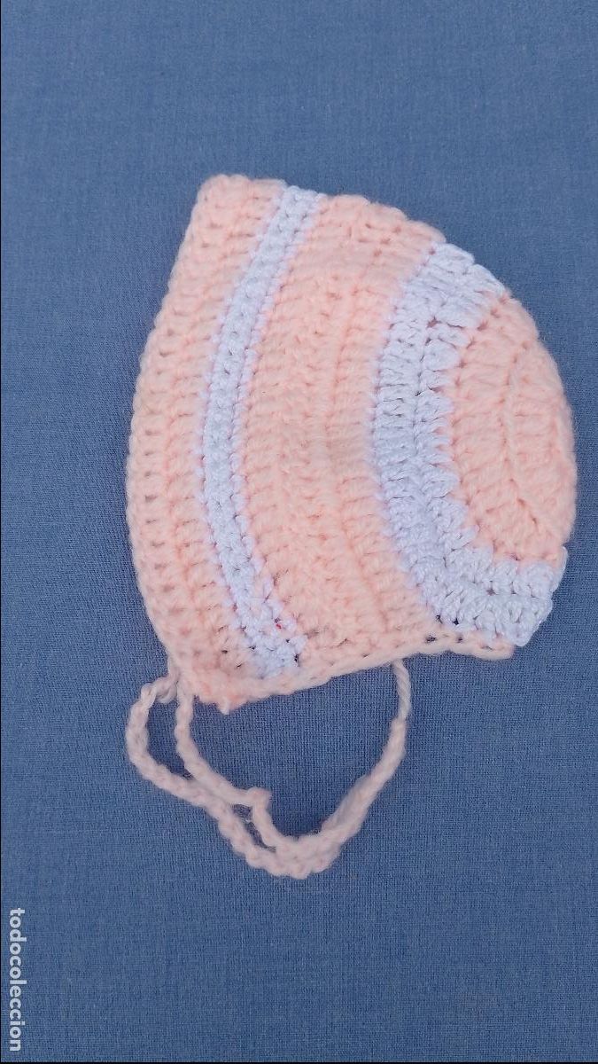 Vestidos Mu&ntilde;ecas Espa&ntilde;olas: Antiguo gorro de capota de punto rosa y blanco para mu&ntilde;ecas