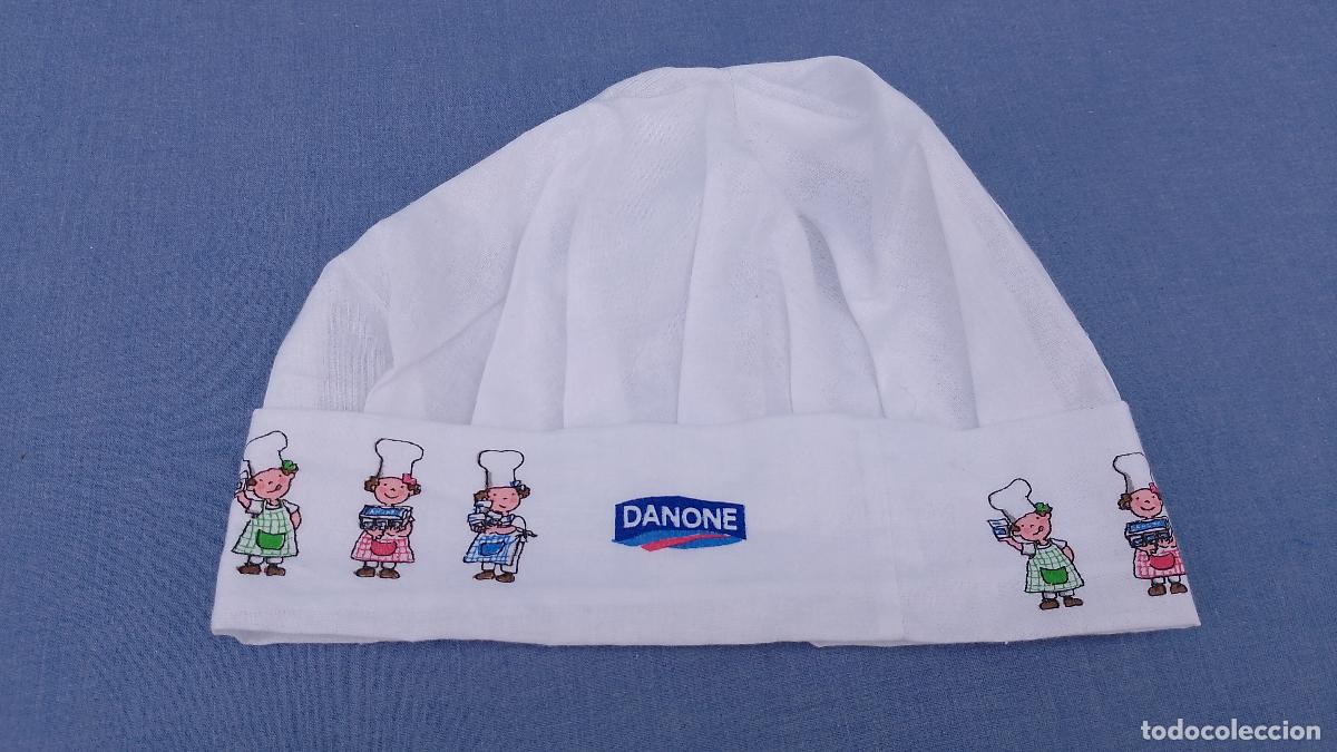 Vestidos Mu&ntilde;ecas Espa&ntilde;olas: Antiguo gorro de cocinero de tela de las Tres Mellizas Bessones de Danone, nuevo