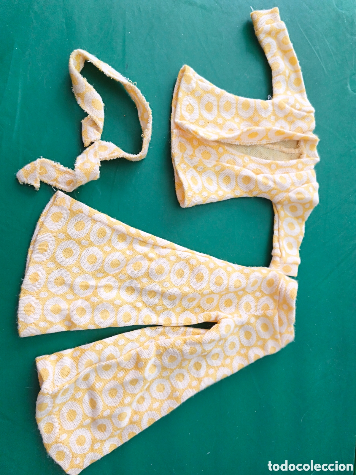 Kleider Spanische Puppen: Mu&ntilde;eca Conjunto chaqueta y pantal&oacute;n amarillo