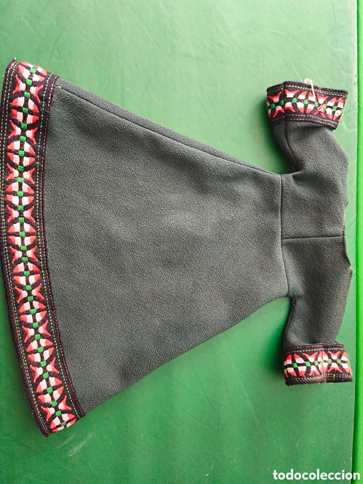 Vestidos Mu&ntilde;ecas Espa&ntilde;olas: Vestido verde con borda. Hecho a mano. A&ntilde;os 70-80