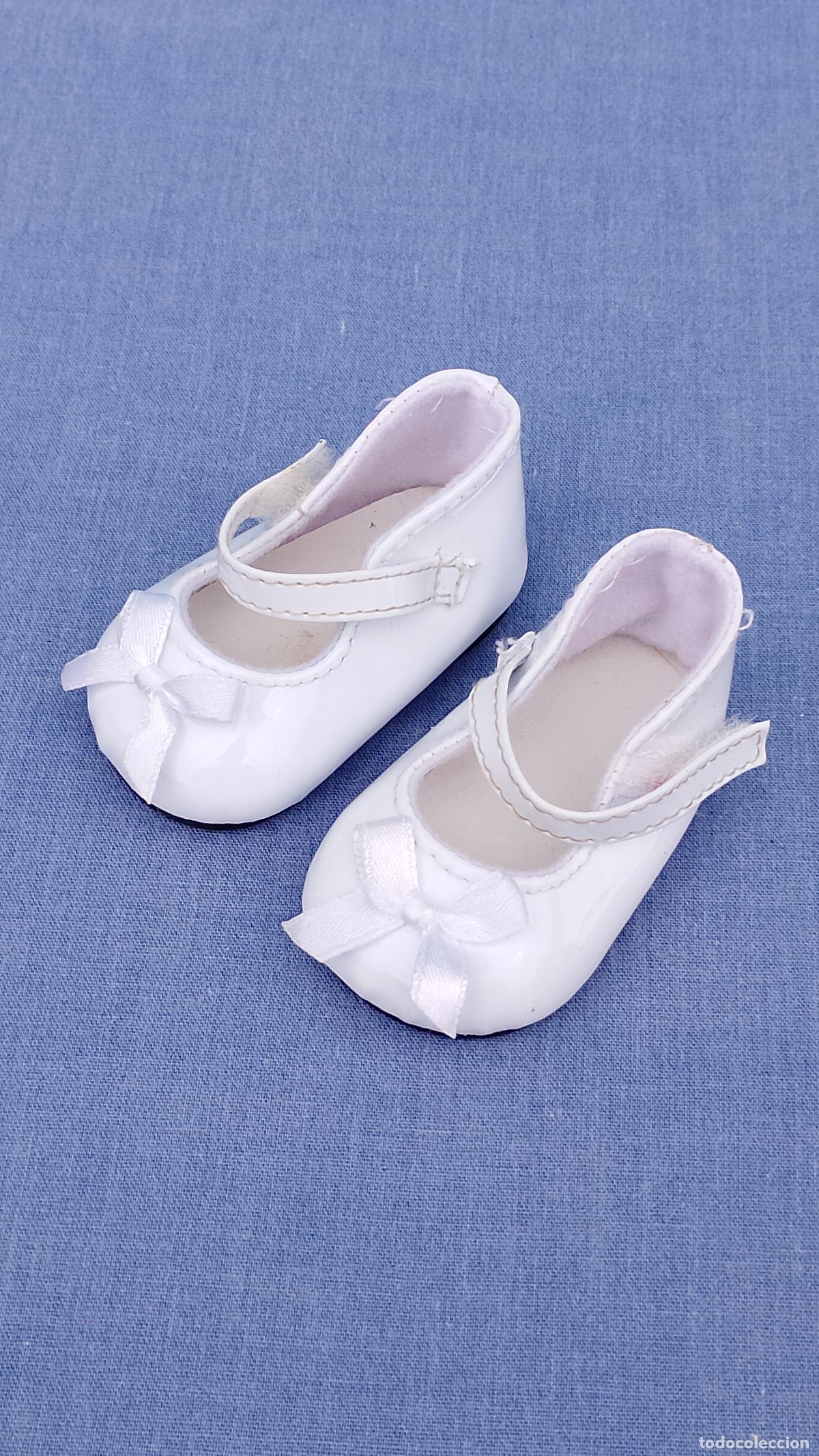 Vestidos Mu&ntilde;ecas Espa&ntilde;olas: Antiguos zapatos blancos de charol para mu&ntilde;ecas
