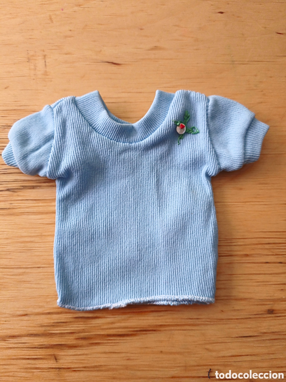 Vestidos Mu&ntilde;ecas Espa&ntilde;olas: Camisa azul mu&ntilde;eca con flor