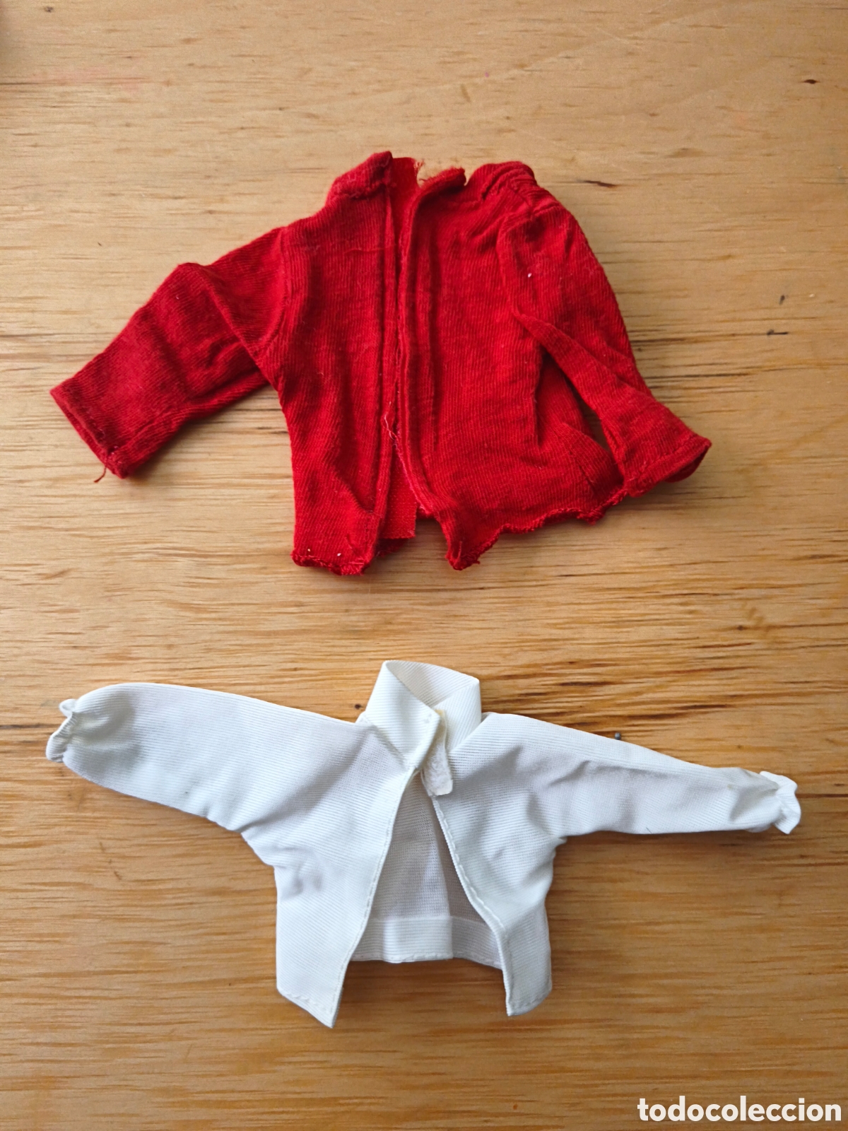 Vestidos Mu&ntilde;ecas Espa&ntilde;olas: Lote de camisa blanca y chaqueta roja