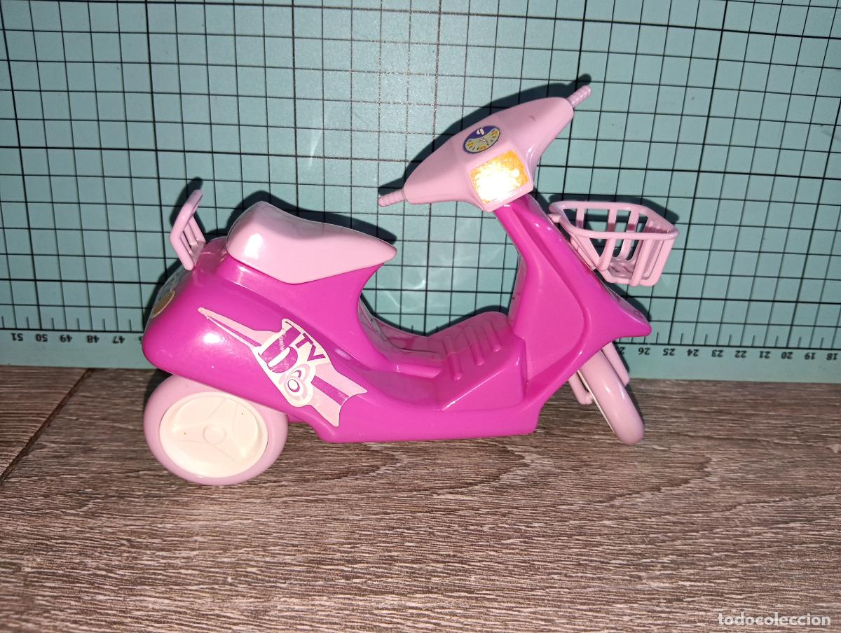 Vestidos mu&ntilde;ecas espa&ntilde;olas: Moto de mu&ntilde;eca Barriguitas con casco