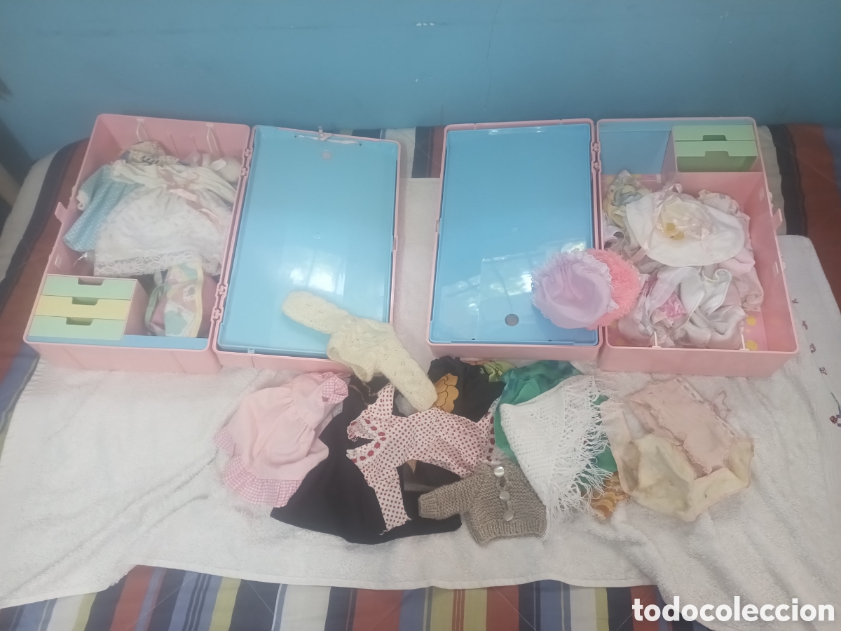 Vestidos mu&ntilde;ecas espa&ntilde;olas: 2 MALET&Iacute;N MALETA NENUCO MI ROPITA DE FAMOSA MU&Ntilde;ECA MU&Ntilde;ECAS A&Ntilde;OS 80-90 CAMA ARMARIO CON VESTIDITOS
