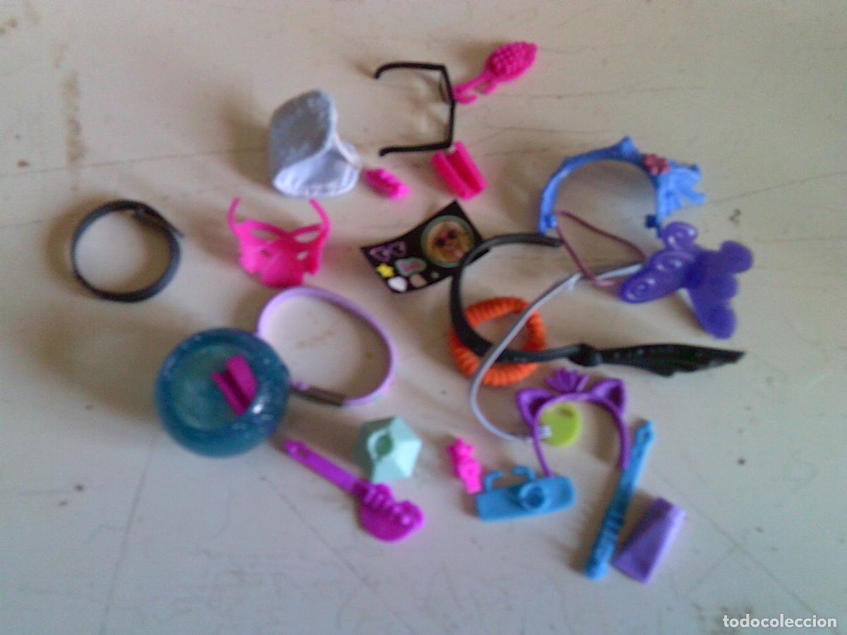 Vestidos mu&ntilde;ecas espa&ntilde;olas: Lote objetos mu&ntilde;eca Barbi