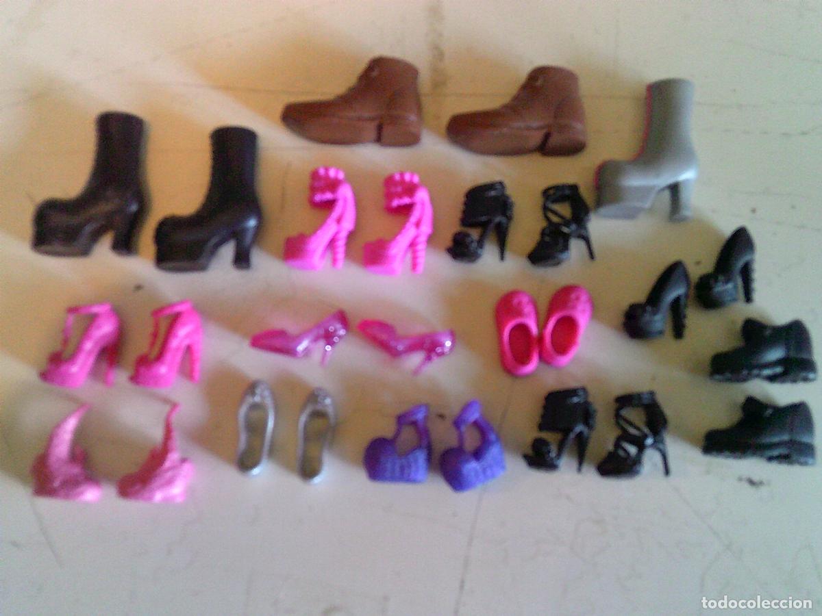 Vestidos mu&ntilde;ecas espa&ntilde;olas: Lote objetos mu&ntilde;eca Barbi zapatos