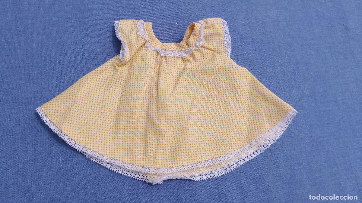 Vestidos mu&ntilde;ecas espa&ntilde;olas: Antiguo vestido estampado amarillo para mu&ntilde;ecas