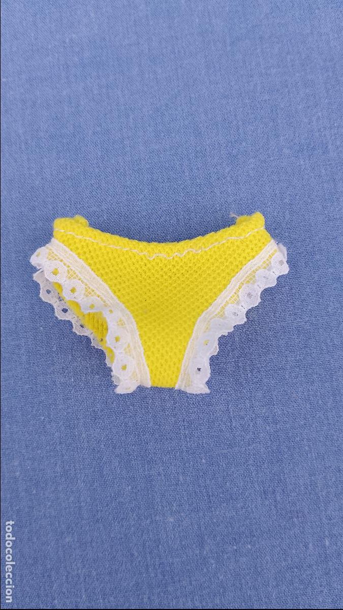 Vestidos mu&ntilde;ecas espa&ntilde;olas: Antigua braga braguita amarilla original de mu&ntilde;eca Alina de Famosa