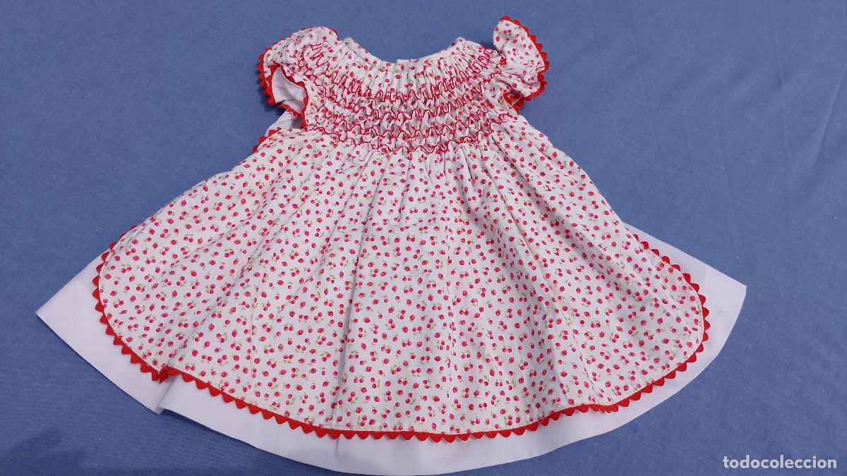 Vestidos mu&ntilde;ecas espa&ntilde;olas: Vestido con nidos, estampado cerezas, para mu&ntilde;ecas