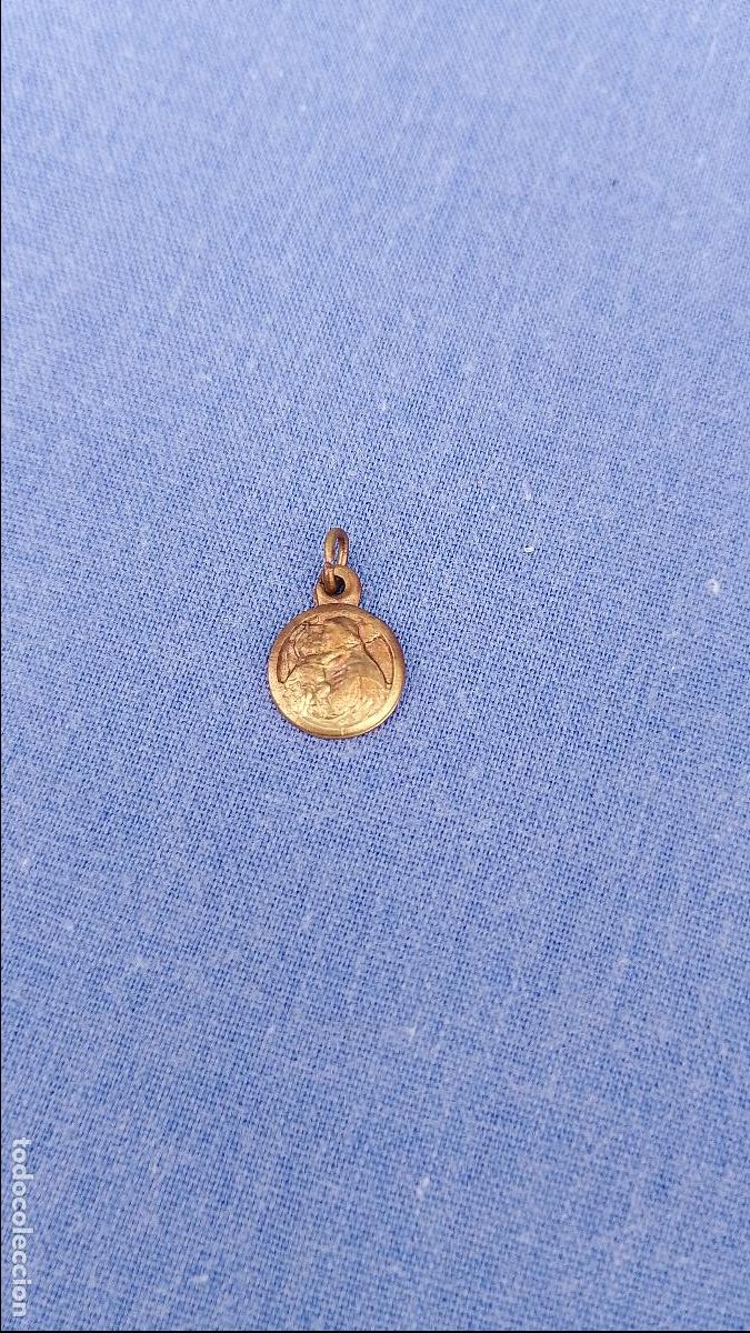 Vestidos mu&ntilde;ecas espa&ntilde;olas: Antigua medalla medallita religiosa en miniatura para mu&ntilde;ecas