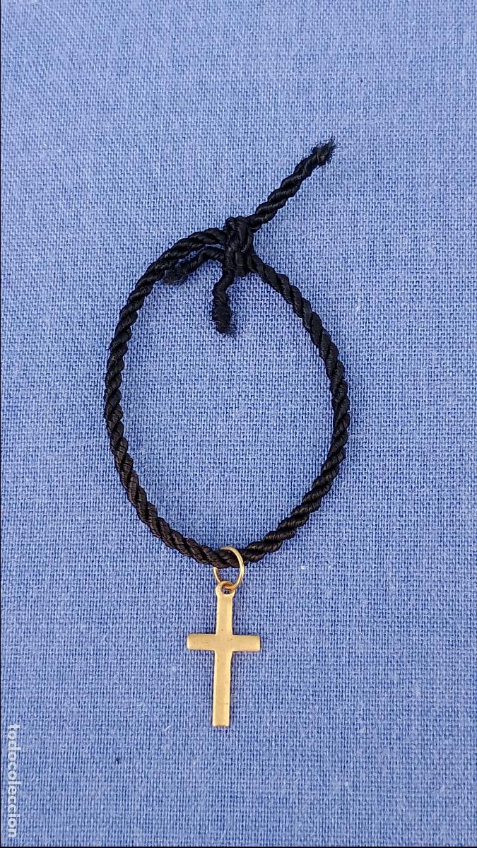 Vestidos mu&ntilde;ecas espa&ntilde;olas: Antiguo collar o colgante religioso cruz en miniatua para mu&ntilde;ecas