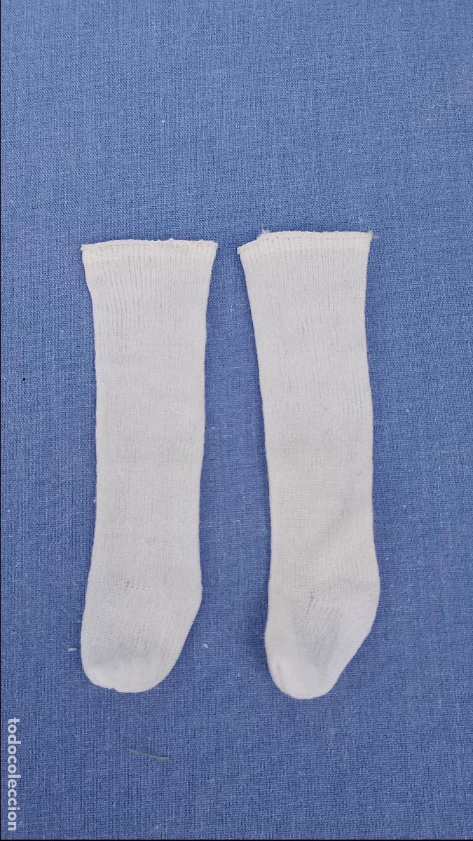Vestidos mu&ntilde;ecas espa&ntilde;olas: Antiguo par de medias blancas originales de mu&ntilde;eca Linda Pirula de Alba
