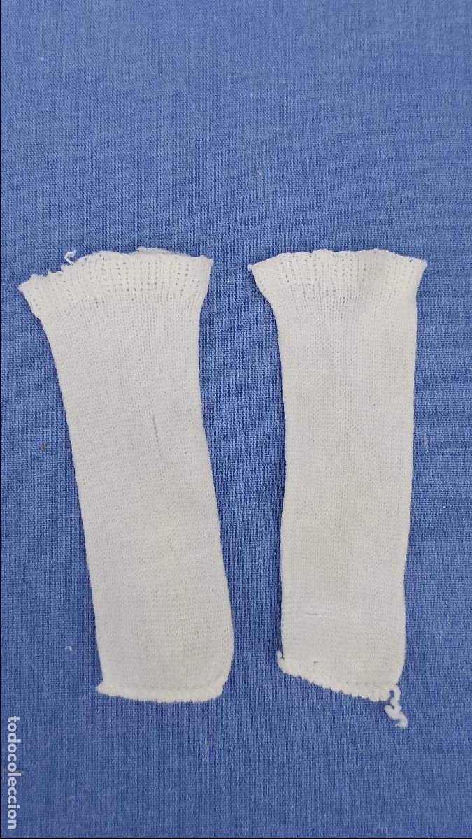 Vestidos mu&ntilde;ecas espa&ntilde;olas: Antiguo par de medias blancas originales de mu&ntilde;eca Linda Pirula de Alba
