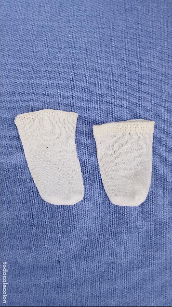 Vestidos mu&ntilde;ecas espa&ntilde;olas: Antiguo par de calcetines blancos originales de mu&ntilde;eca Linda Pirula de Alba