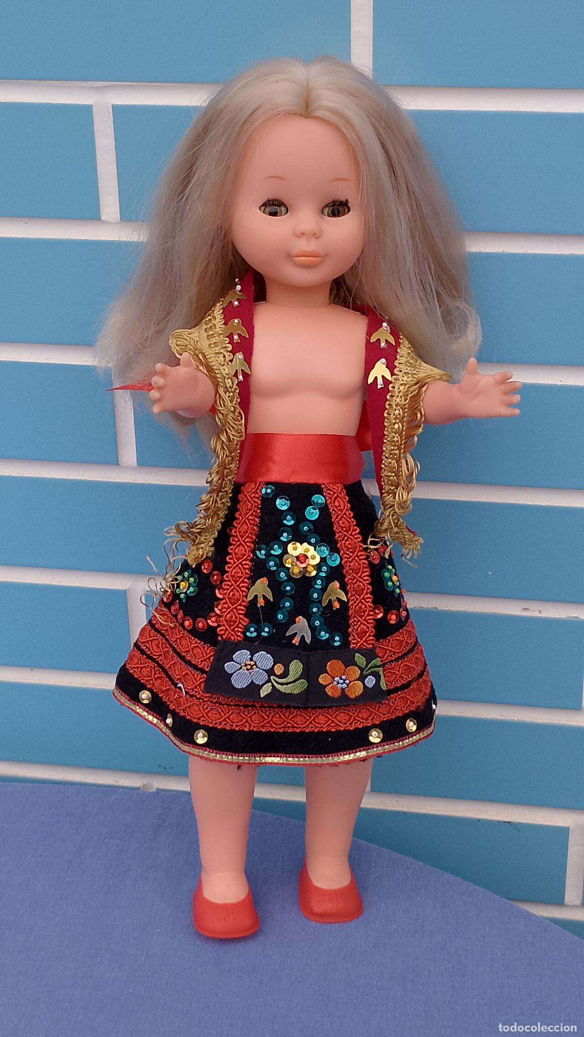 Vestidos mu&ntilde;ecas espa&ntilde;olas: Antiguo conjunto de ropa regional falda y mant&oacute;n para mu&ntilde;ecas, v&aacute;lido para Nancy