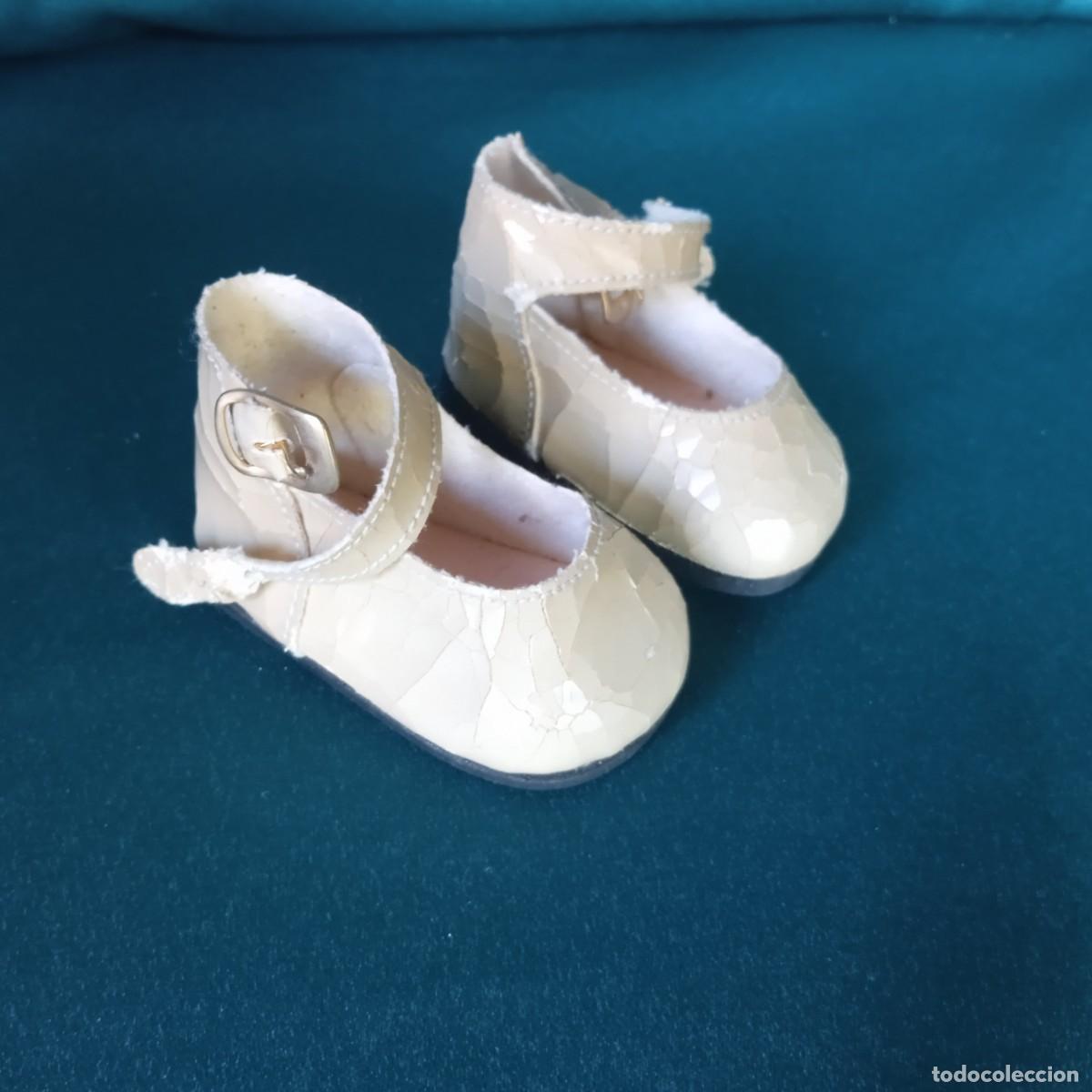 Vestidos mu&ntilde;ecas espa&ntilde;olas: Par de ZAPATOS de Mu&ntilde;eca .