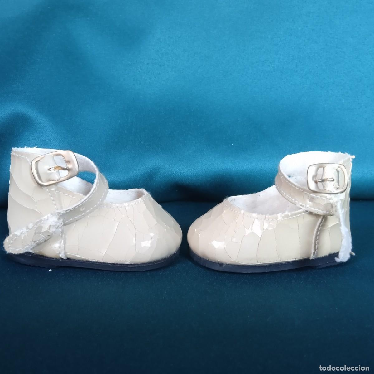 Vestidos mu&ntilde;ecas espa&ntilde;olas: Par de ZAPATOS de Mu&ntilde;eca . - Foto 2