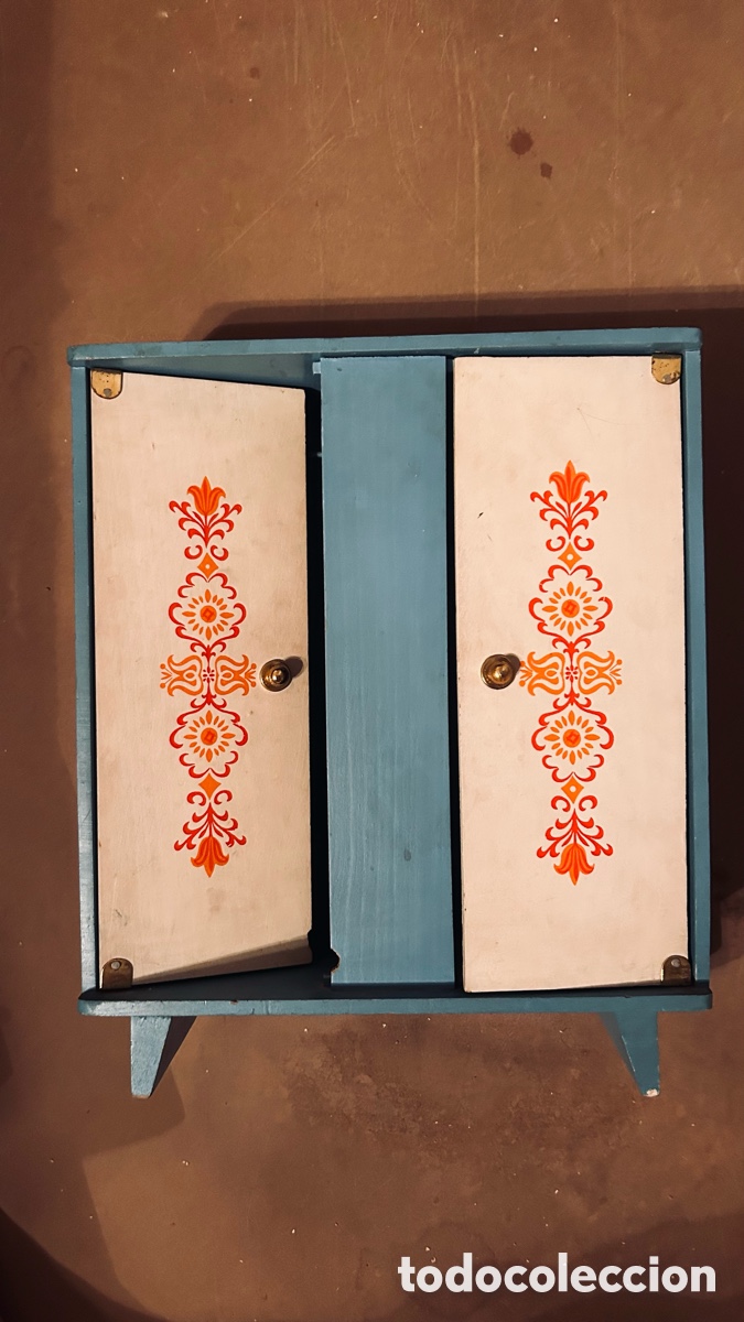 Vestidos mu&ntilde;ecas espa&ntilde;olas: Armario vintage para mu&ntilde;eca Nancy Famosa &ndash; aprox. 35 cm &ndash; decorado