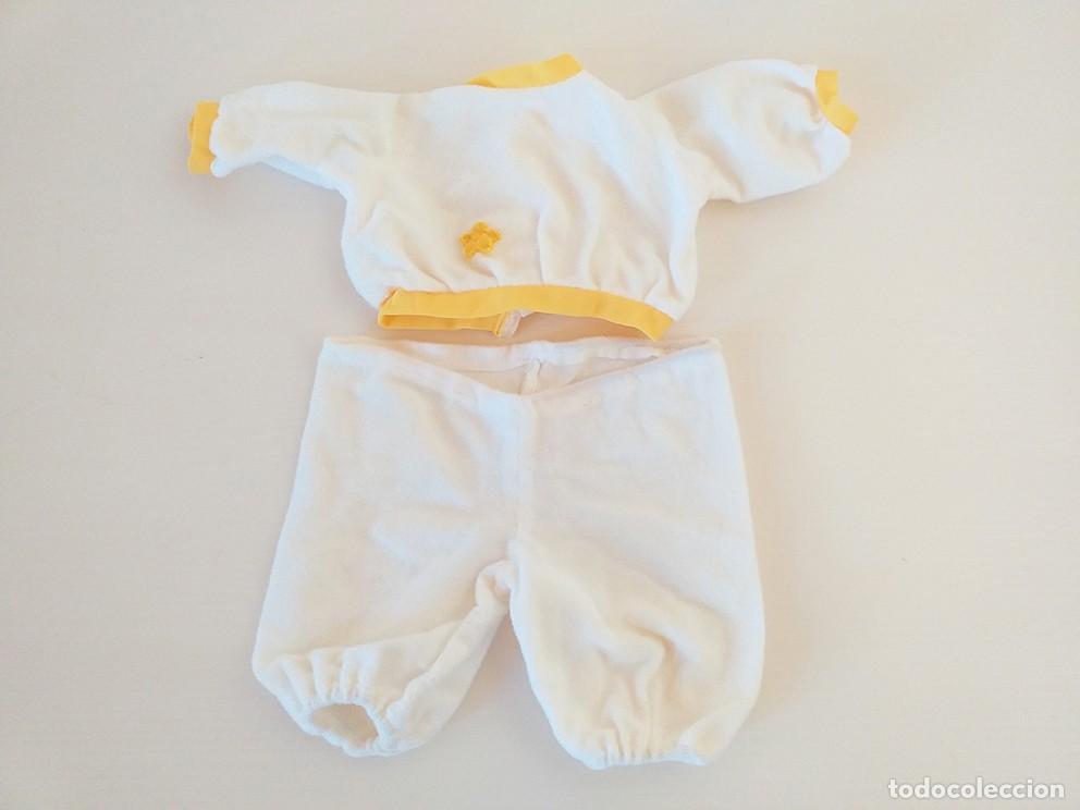 Vestidos mu&ntilde;ecas espa&ntilde;olas: Chandal blanco de famosa v&aacute;lido para mu&ntilde;eca Grasitas