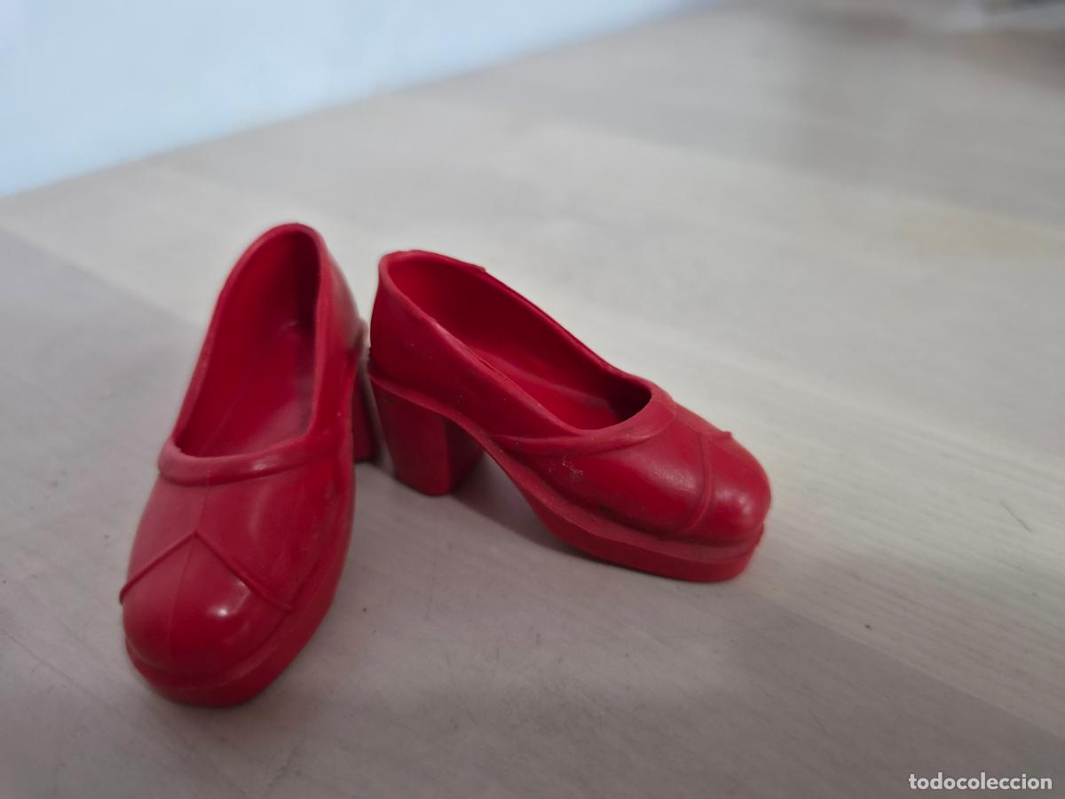 Vestidos mu&ntilde;ecas espa&ntilde;olas: mu&ntilde;eca lissi de guillem y vicedo zapatos rojos