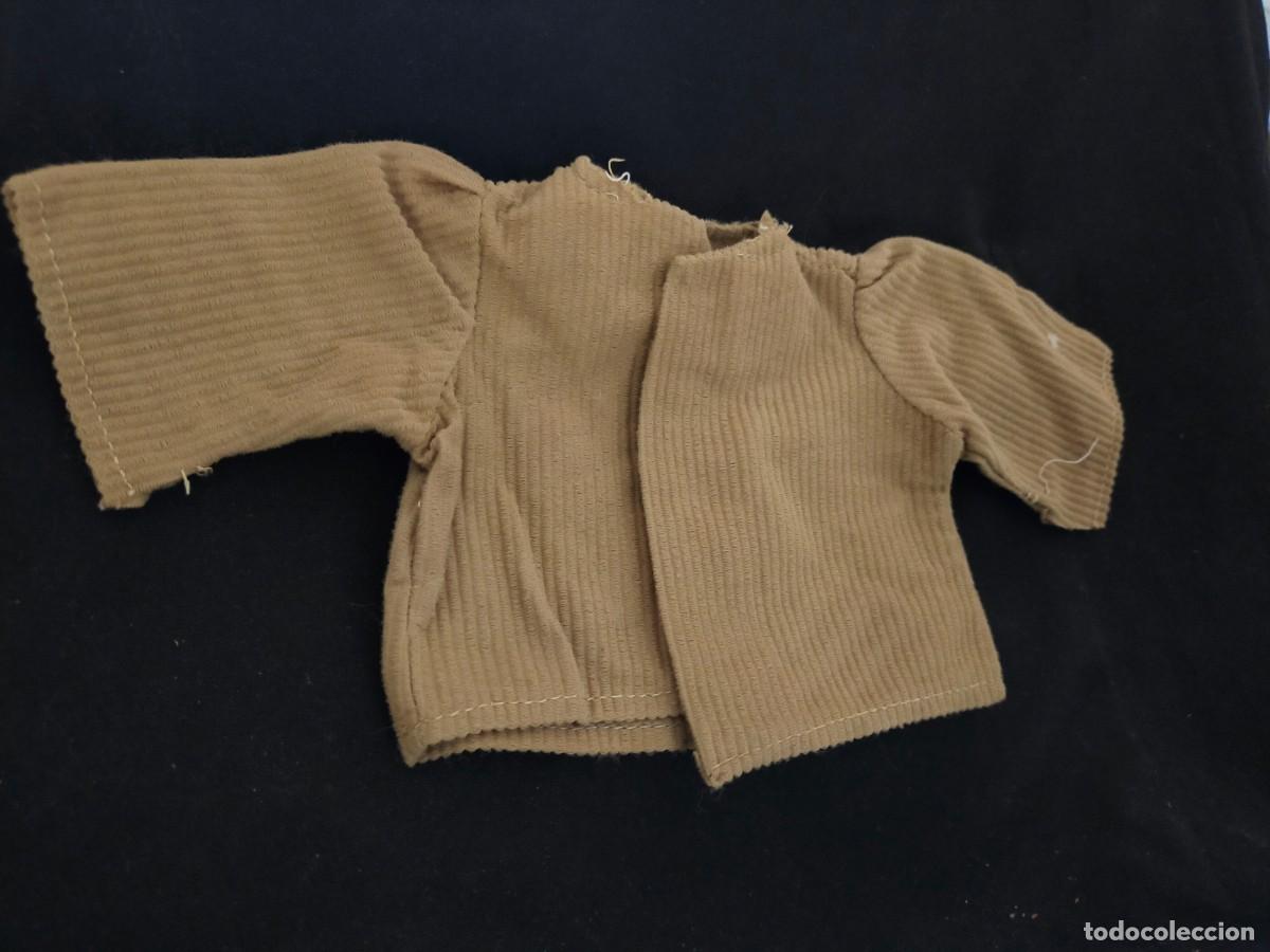 Vestidos mu&ntilde;ecas espa&ntilde;olas: CHAQUETA PARA MU&Ntilde;ECA/O EN MICROPANA COLOR MARR&Oacute;N CLARO. SIMILAR A PRENDAS DE KEN. A&Ntilde;OS 70-8