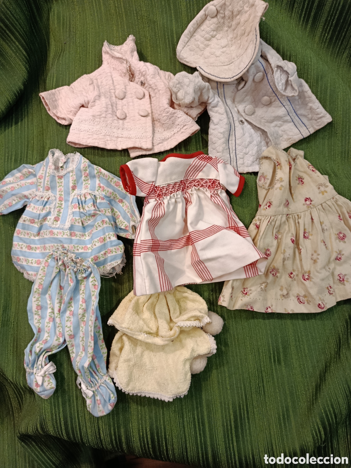 Vestidos mu&ntilde;ecas espa&ntilde;olas: Lote de ropa de mu&ntilde;ecas. 37 piezas - Foto 2