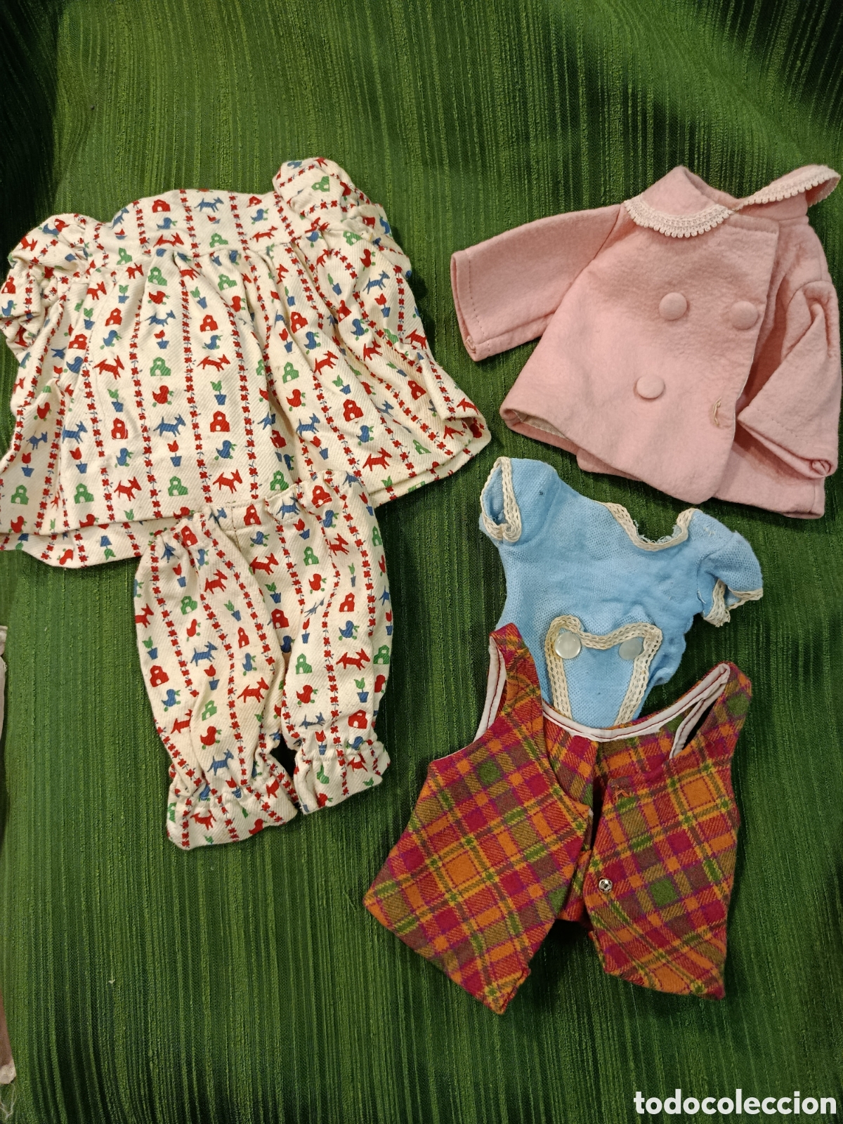 Vestidos mu&ntilde;ecas espa&ntilde;olas: Lote de ropa de mu&ntilde;ecas. 37 piezas - Foto 3