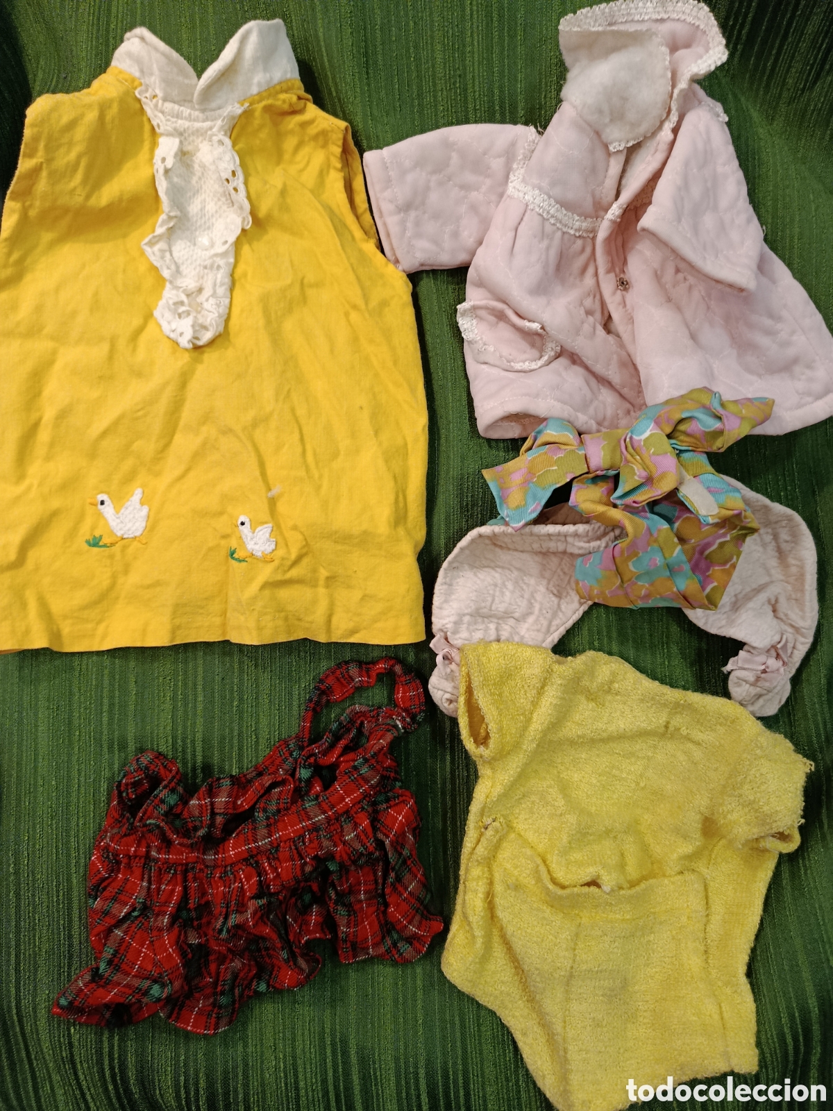 Vestidos mu&ntilde;ecas espa&ntilde;olas: Lote de ropa de mu&ntilde;ecas. 37 piezas - Foto 5