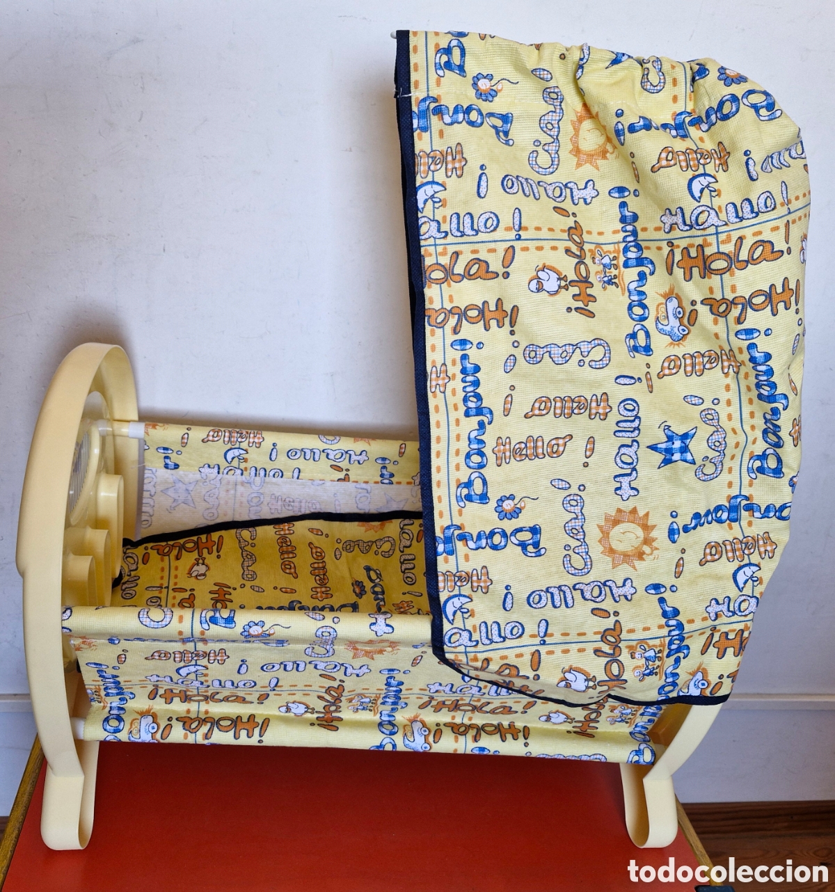 Vestidos mu&ntilde;ecas espa&ntilde;olas: CUNA CON DOSEL PARA MU&Ntilde;ECOS.COLOMA Y PASTOR 90'S.SIN USO,EN CAJA.CON FALLO.