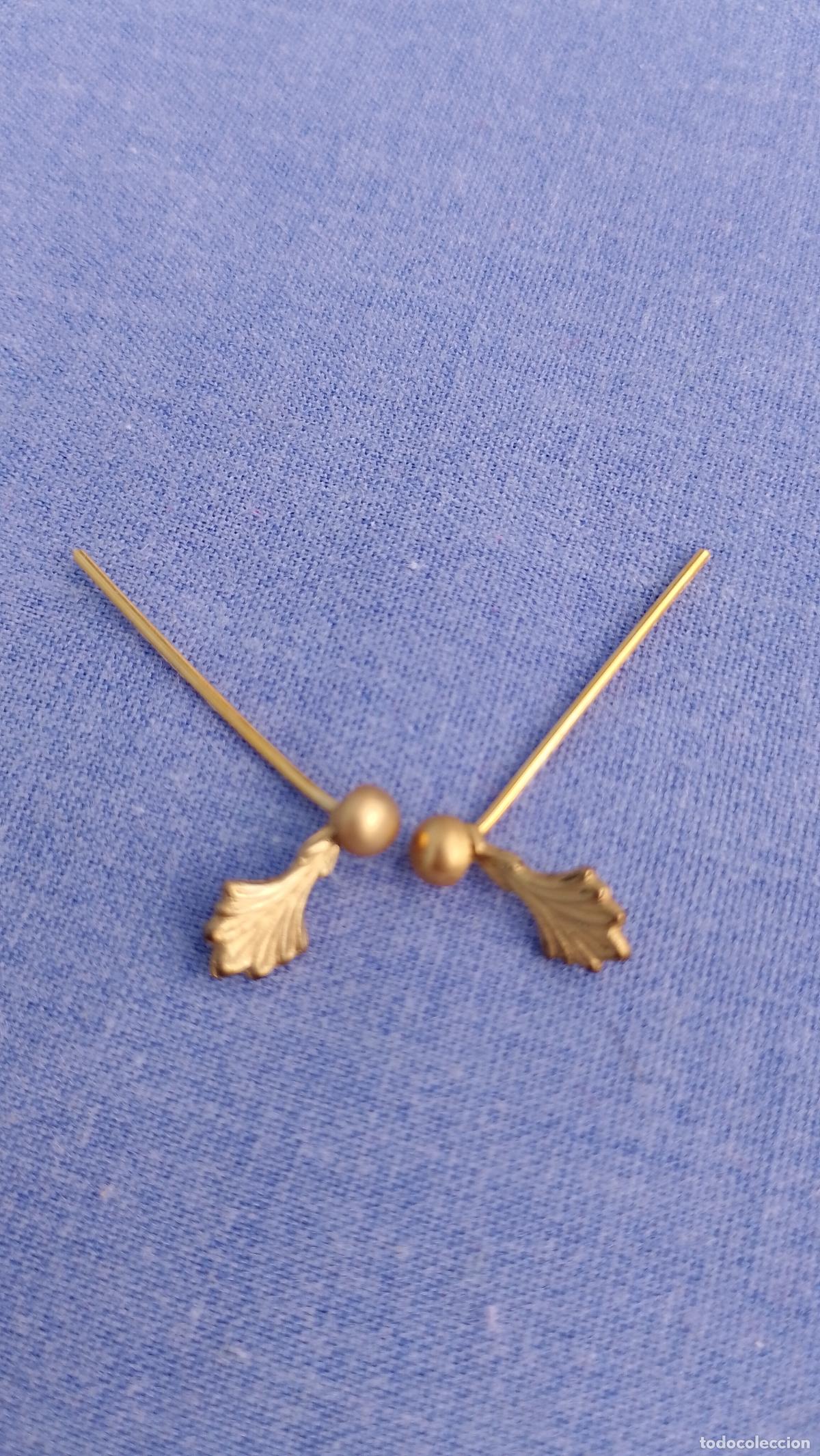 Vestidos mu&ntilde;ecas espa&ntilde;olas: Antiguos pendientes met&aacute;licos dorados en miniatura para mu&ntilde;ecas