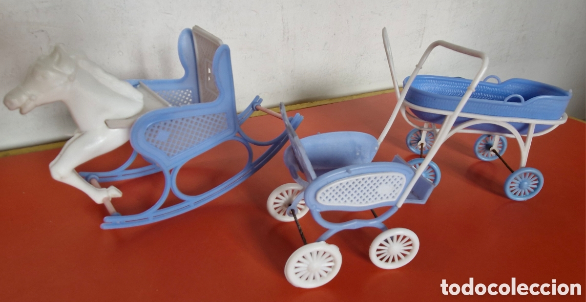 Vestidos mu&ntilde;ecas espa&ntilde;olas: CABALLO BALANC&Iacute;N,COCHE CAPAZO Y SILLA PASEO AZUL PARA MU&Ntilde;ECOS E.C.A. - BARCELONA 60'S.NUEVOS.