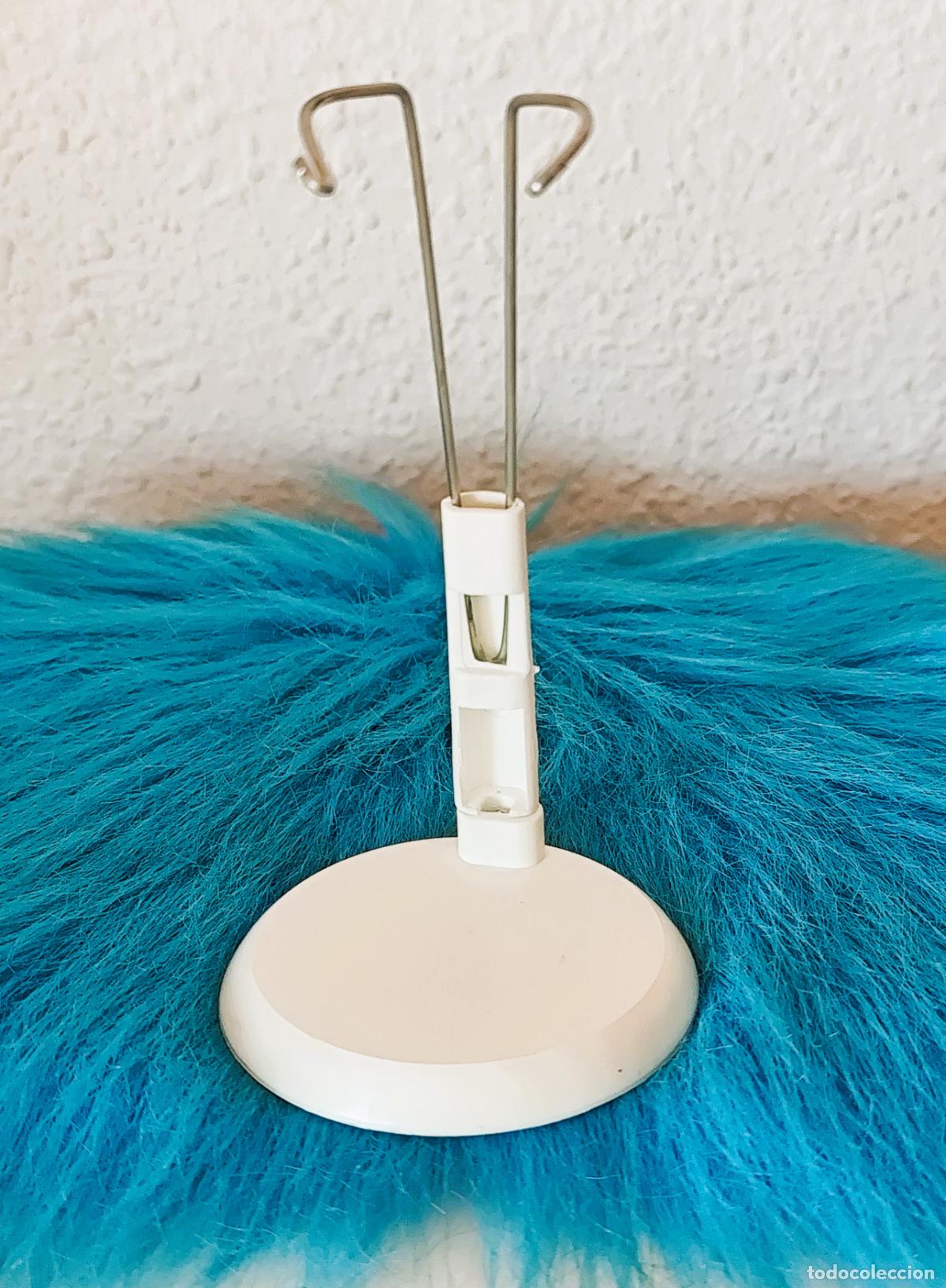 Vestidos mu&ntilde;ecas espa&ntilde;olas: Soporte para mantener en pie a tu mu&ntilde;eca.