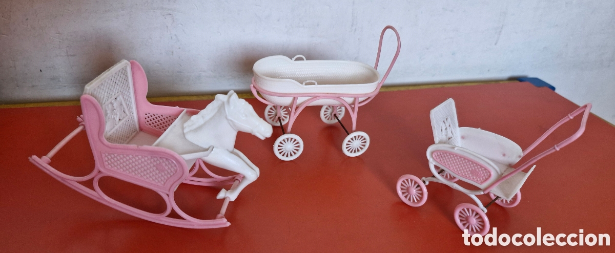 Vestidos mu&ntilde;ecas espa&ntilde;olas: CABALLO BALANC&Iacute;N,COCHE CAPAZO Y SILLA PASEO ROSA PARA MU&Ntilde;ECOS E.C.A. - BARCELONA 60'S.NUEVOS.