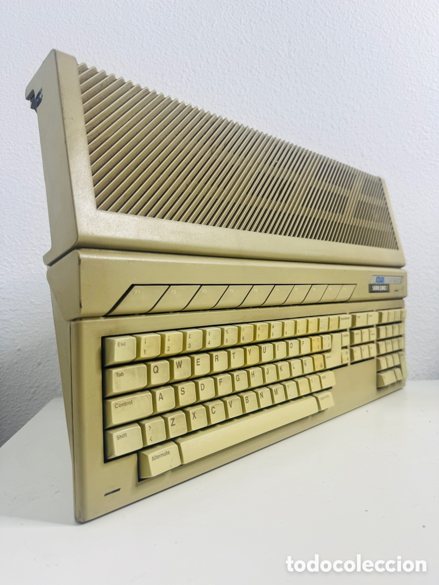 Videojuegos y consolas: Atari 520 ST Serie Oro - Foto 1