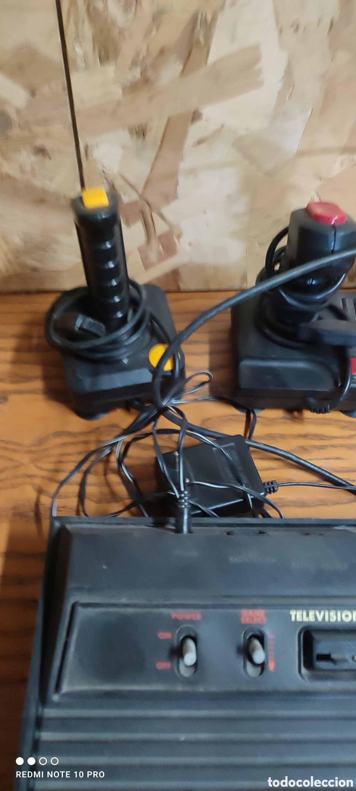 Videojuegos y consolas: Antigua consola Clonica de Atari con dos mandos y 3 joysticks. No probada - Foto 2