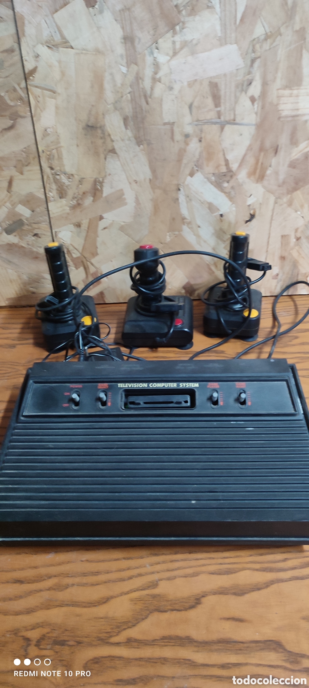 Videojuegos y consolas: Antigua consola Cl&iacute;nica de Atari con dos mandos y 3 joysticks. No probada