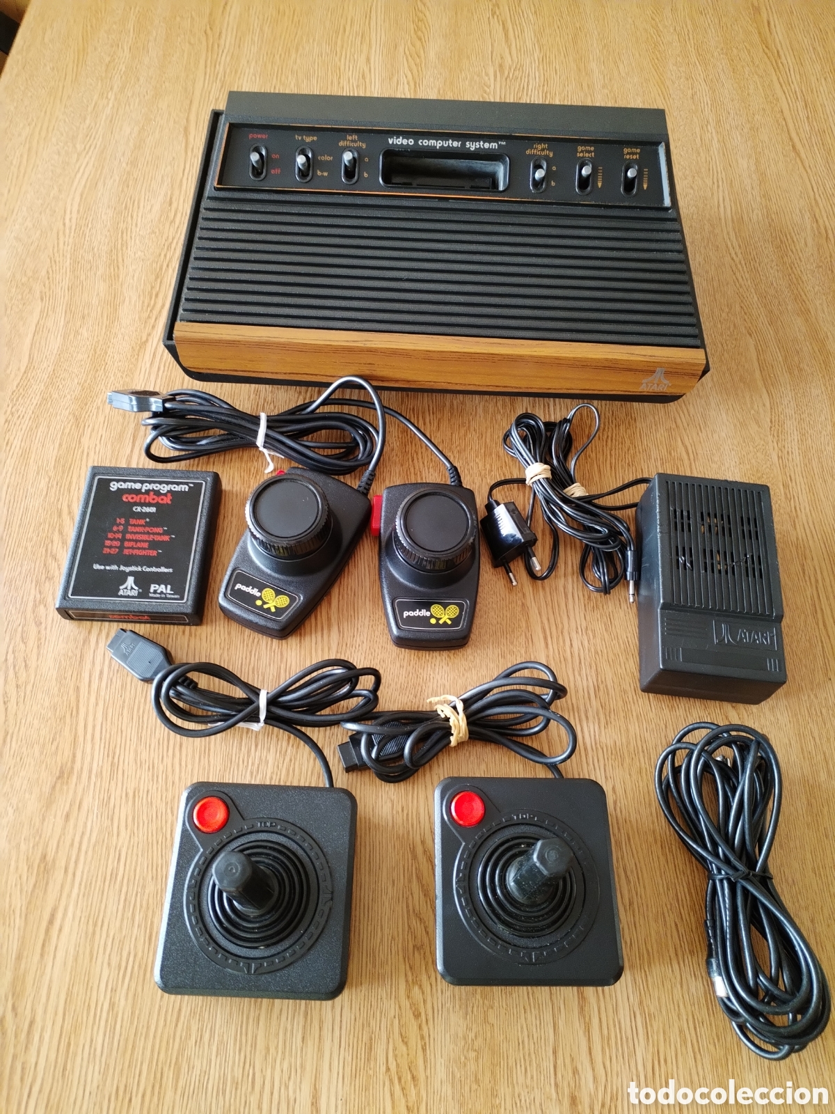 Videojuegos y consolas: Atari 2600 CX-2600 P PAL &ldquo;Woody&rdquo; &ndash; 6 interruptores + mandos y paddles + cableado + Combat